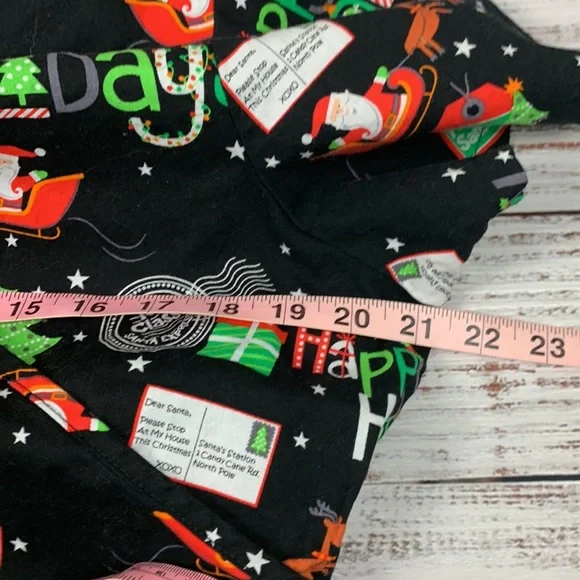 Santa Claus scrub top 
size M - Picture 6 of 7